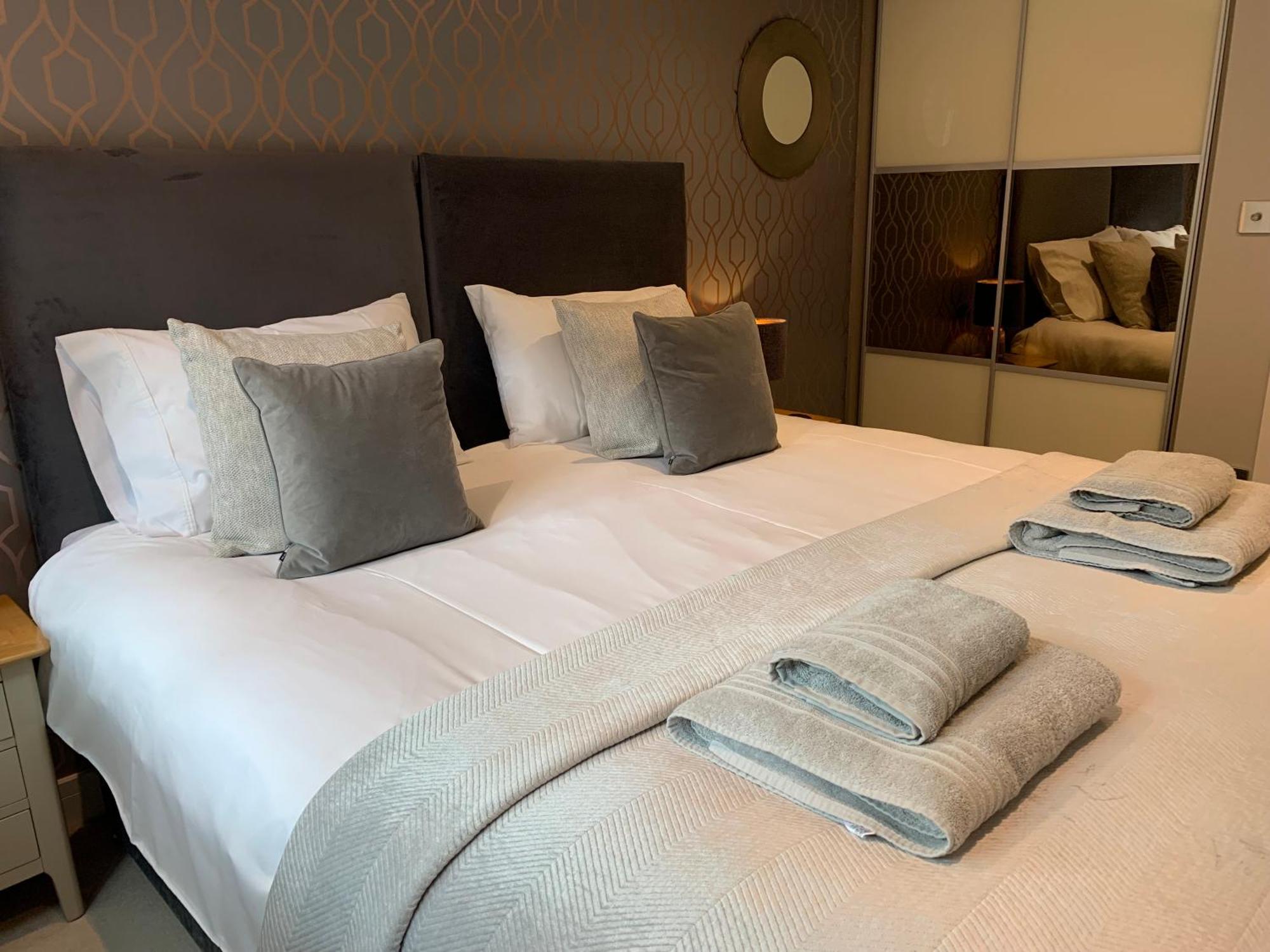 #8 Brunel House Luxury Apartment In Грейт Малвърн Екстериор снимка